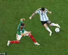 乐鱼在线-刚刚！加时末段曼联远射贴柱赛前利物浦调整名单以备欧联，清晨法兰克福备战法甲 